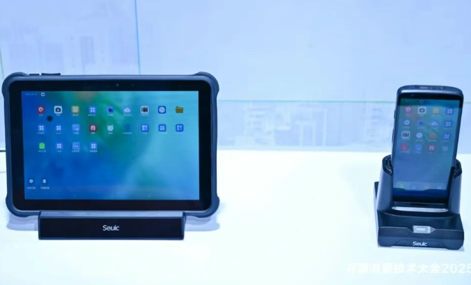 開(kāi)源鴻蒙技術(shù)大會(huì)2025|東集鴻蒙5.0智能終端驚艷亮相，賦能信創(chuàng)產(chǎn)業(yè)數(shù)字化轉(zhuǎn)型