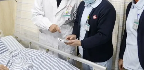 貴港市人民醫(yī)院在移動(dòng)護(hù)理環(huán)節(jié)使用東集小碼哥CRUISE2 5G-HC.png 貴港市人民醫(yī)院在移動(dòng)護(hù)理環(huán)節(jié)使用東集小碼哥CRUISE2 5G-HC.png